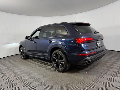 2025 Audi Q7 55 Premium Plus