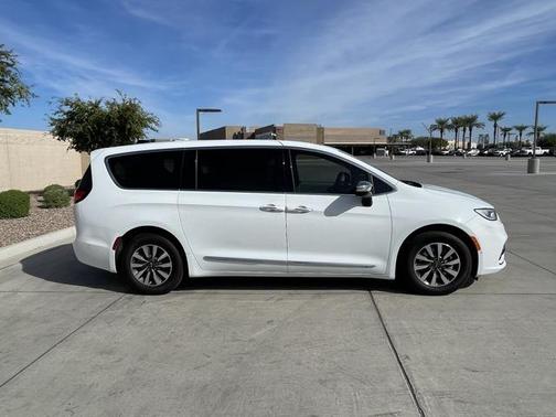 2023 Chrysler Pacifica Hybrid Limited