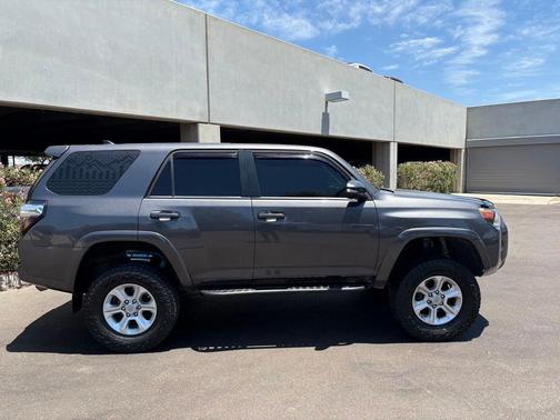 Magnetic Gray Metallic 2021 Toyota 4Runner SR5 Premium