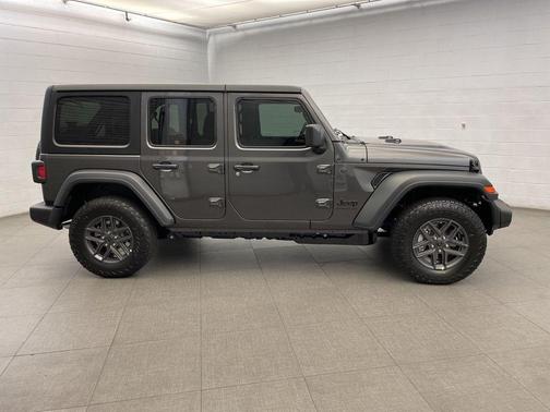 Granite Crystal Metallic Clearcoat 2026 Jeep Wrangler Sport S