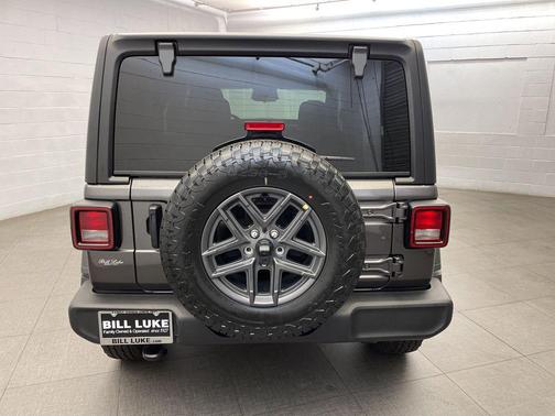Granite Crystal Metallic Clearcoat 2026 Jeep Wrangler Sport S
