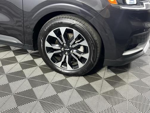 2024 Kia Carnival EX