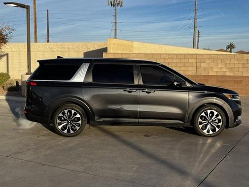 2024 Kia Carnival EX