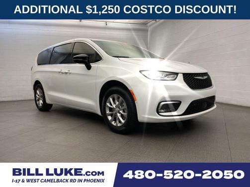 Bright White Clearcoat 2026 Chrysler Pacifica L