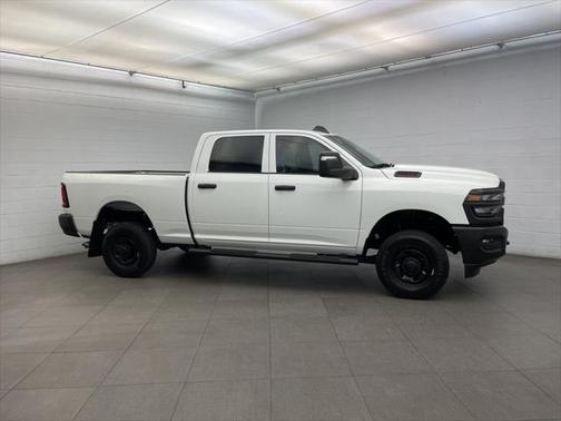 2025 RAM 2500 Tradesman Crew Cab 4x4 6'4' Box