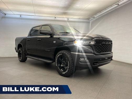 Diamond Black Crystal Pearlcoat 2026 RAM 1500 Warlock Crew Cab 4x4 5'7' Box