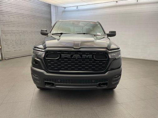 Diamond Black Crystal Pearlcoat 2026 RAM 1500 Warlock Crew Cab 4x4 5'7' Box