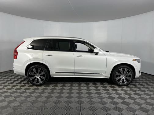 2024 Volvo XC90 Recharge Plug-In Hybrid T8 Core Bright Theme