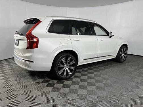 2024 Volvo XC90 Recharge Plug-In Hybrid T8 Core Bright Theme