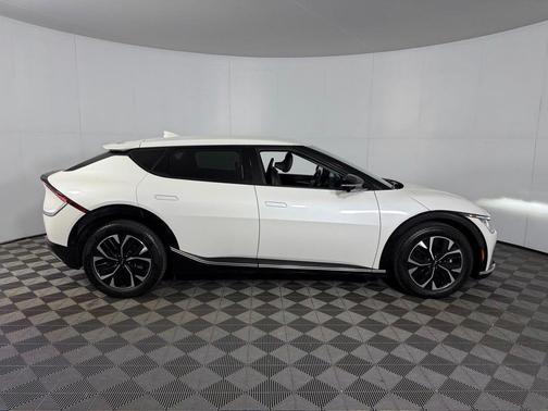 Snow White Pearl 2024 Kia EV6 Wind