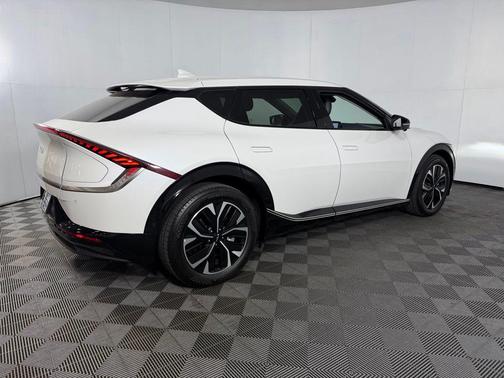 Snow White Pearl 2024 Kia EV6 Wind