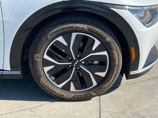 Snow White Pearl 2024 Kia EV6 Wind