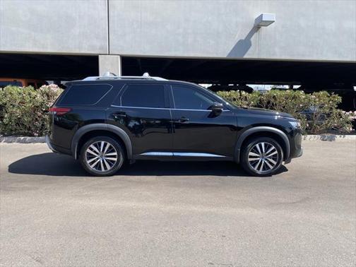 2022 Nissan Pathfinder Platinum 2WD