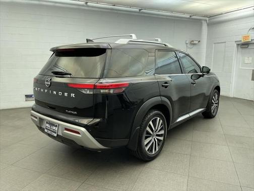 2022 Nissan Pathfinder Platinum 2WD