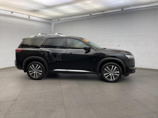 2022 Nissan Pathfinder Platinum 2WD