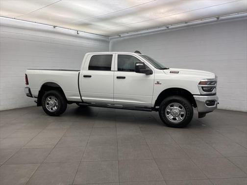 2025 RAM 2500 Tradesman Crew Cab 4x4 6'4' Box