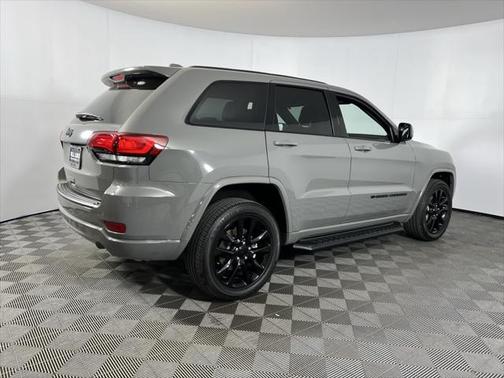 2022 Jeep Grand Cherokee Laredo