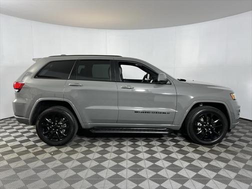 2022 Jeep Grand Cherokee Laredo