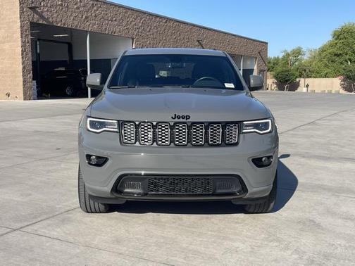 2022 Jeep Grand Cherokee Laredo