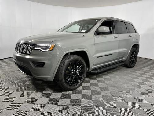 2022 Jeep Grand Cherokee Laredo