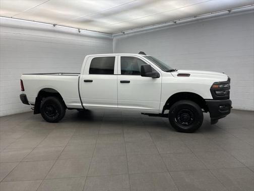 2025 RAM 2500 Tradesman Crew Cab 4x2 6'4' Box