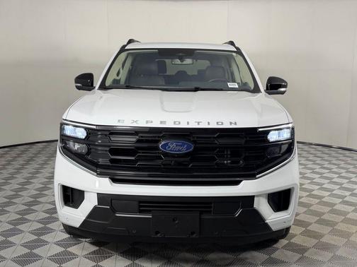 Oxford White 2025 Ford Expedition Active