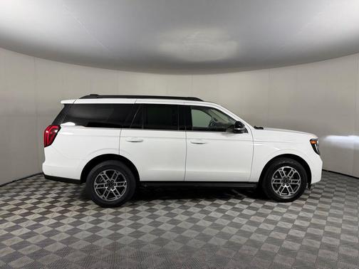 Oxford White 2025 Ford Expedition Active