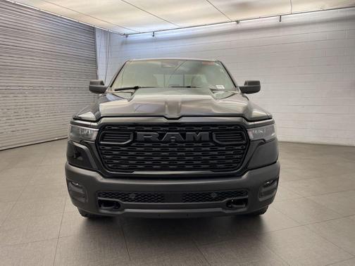 Diamond Black Crystal Pearlcoat 2026 RAM 1500 Warlock Crew Cab 4x4 5'7' Box