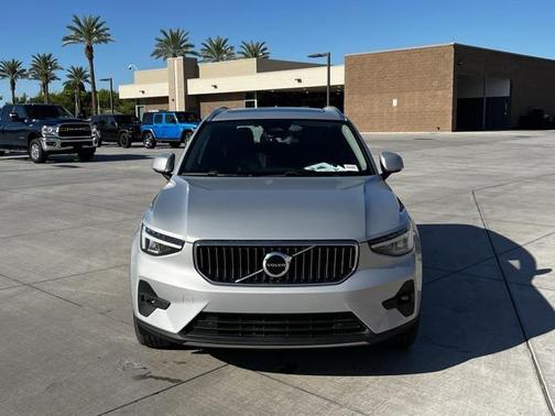 2023 Volvo XC40 B5 Plus Bright Theme
