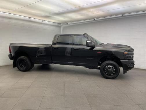 2025 RAM 3500 Laramie Crew Cab 4x4 8' Box