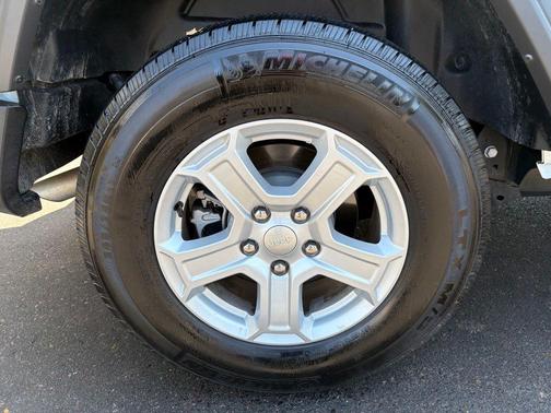 Bright White Clearcoat 2023 Jeep Wrangler Sport S