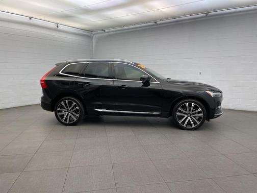 2023 Volvo XC60 B5 Ultimate Bright Theme