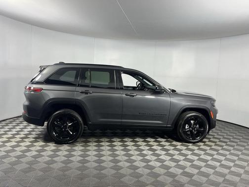 2022 Jeep Grand Cherokee Altitude