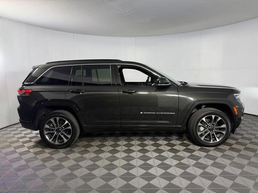Rocky Mountain Pearlcoat 2024 Jeep Grand Cherokee Overland