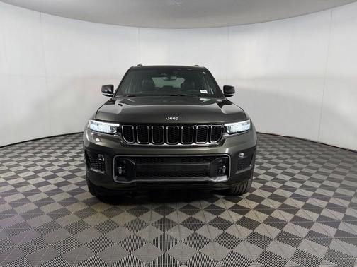 Rocky Mountain Pearlcoat 2024 Jeep Grand Cherokee Overland