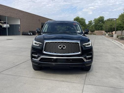 2022 INFINITI QX80 Luxe