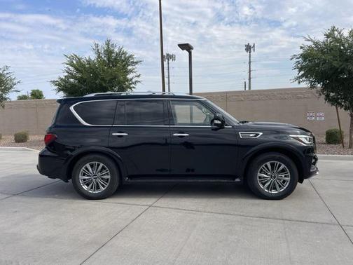 2022 INFINITI QX80 Luxe