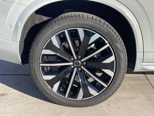 2025 Volvo XC90 B6 Plus 7-Seater