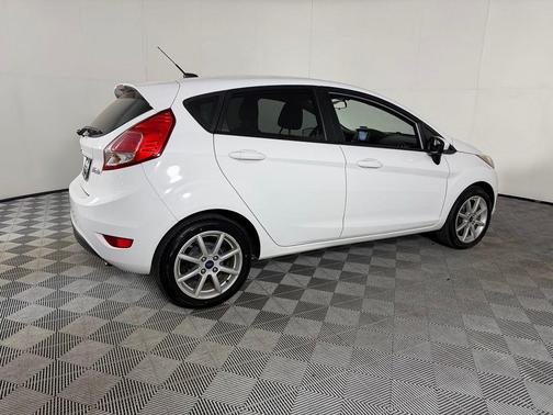 Oxford White 2019 Ford Fiesta SE