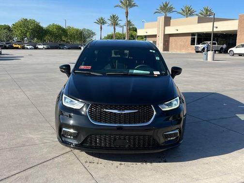 Diamond Black Crystal Pearlcoat 2025 Chrysler Pacifica Hybrid Select