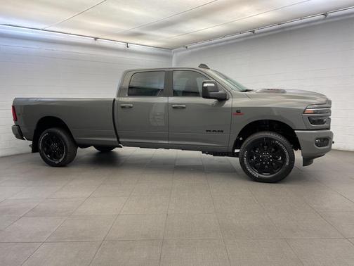 2026 RAM 3500 Laramie Crew Cab 4x4 8' Box