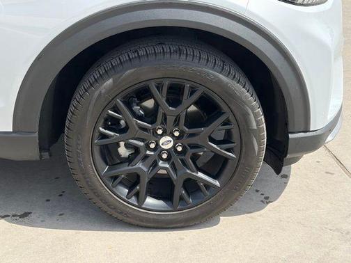 Space White Metallic 2025 Ford Explorer Platinum