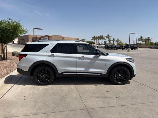 Space White Metallic 2025 Ford Explorer Platinum