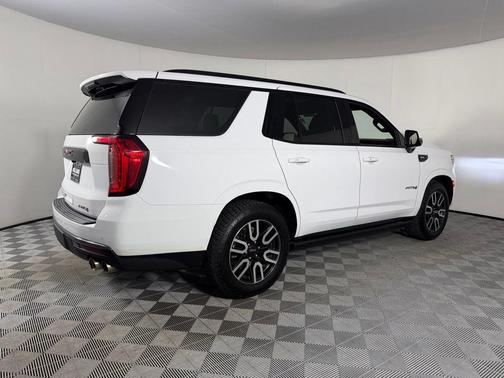 Summit White 2024 GMC Yukon AT4