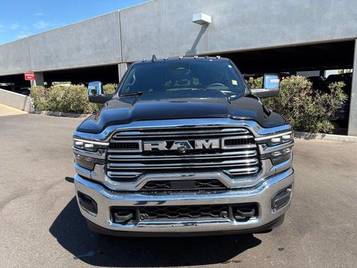 Diamond Black Crystal Pearlcoat 2025 RAM 2500 Laramie Crew Cab 4x4 8' Box