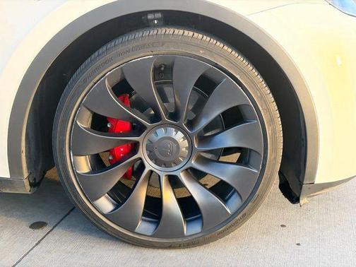 2024 Tesla Model Y Performance Dual Motor All-Wheel Drive