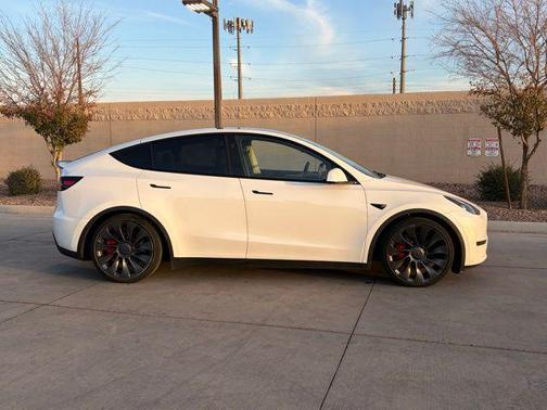 2024 Tesla Model Y Performance Dual Motor All-Wheel Drive