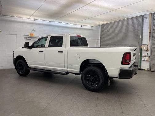 Bright White Clearcoat 2026 RAM 2500 Tradesman Crew Cab 4x4 6'4' Box