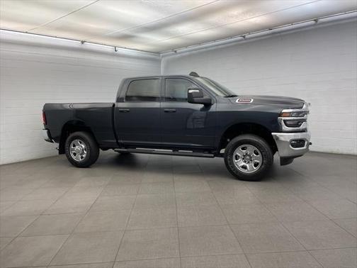 2025 RAM 2500 Tradesman Crew Cab 4x4 6'4' Box