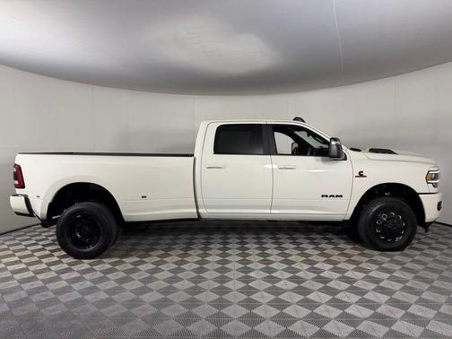 2024 RAM 3500 Laramie Crew Cab 4x4 8' Box